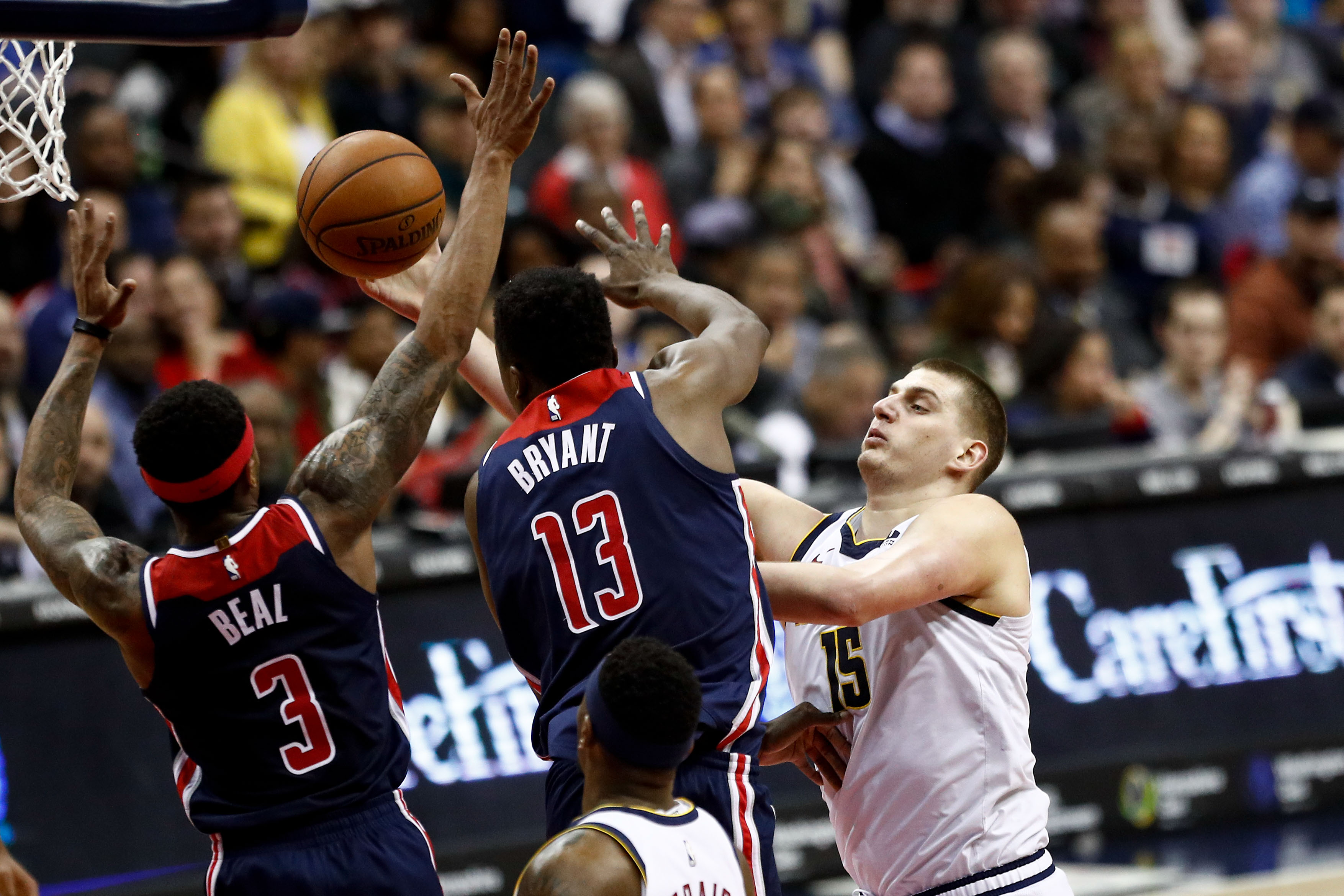 开云体育官网-阿斯顿维拉训练开放日；赛后迎来里程碑引欢呼；NBA常规赛在即；高层口径保持一致的简单介绍